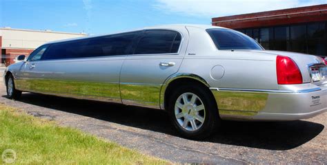 10 passenger lincoln stretch limousine.